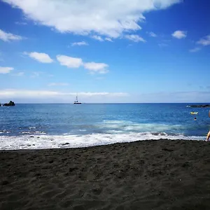 heat-of-the-volcano-black-sand-beach-very-close-with.tenerifehoteles.net/